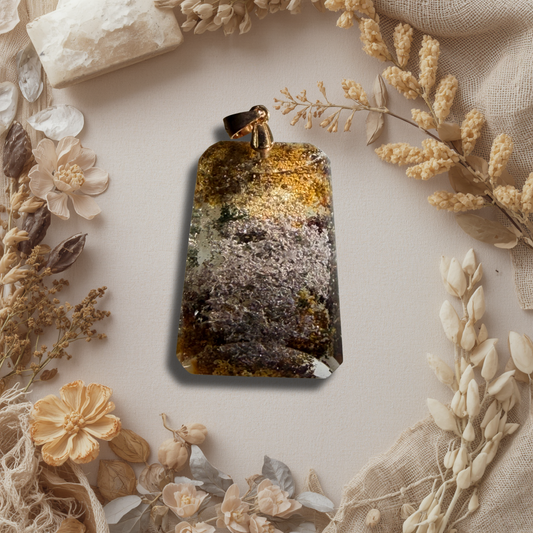 Scenic Phantom Crystal Pendant – Golden Purple with Green Dash