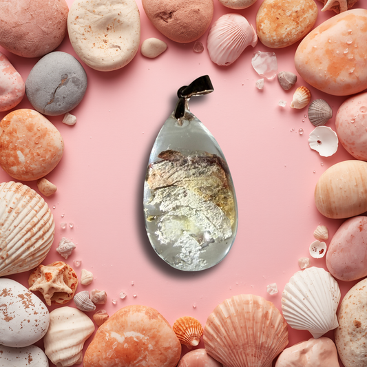 Scenic Phantom Crystal Pendant – Pinkish White Leaf