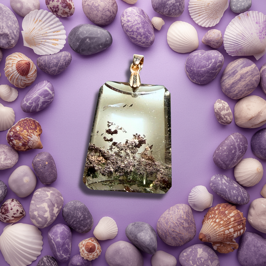 Scenic Phantom Crystal Pendant – Purplish Red with Green